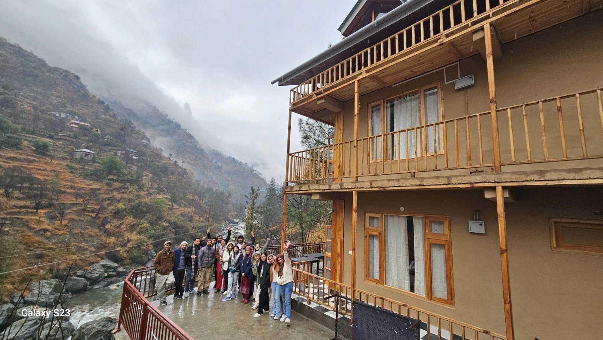 The Fiza Retreat Tirthan Banjār Buitenkant foto