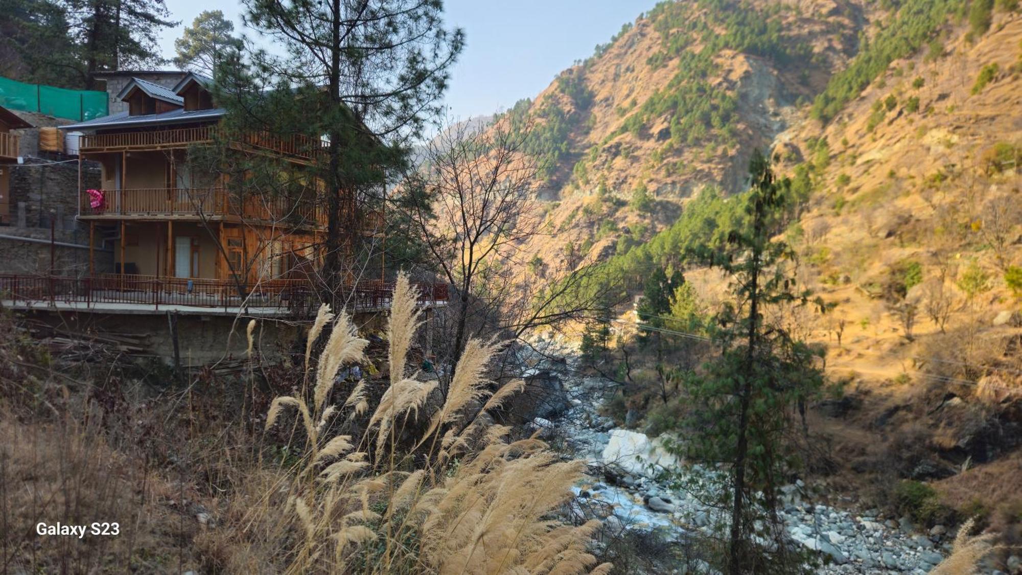 The Fiza Retreat Tirthan Banjār Buitenkant foto